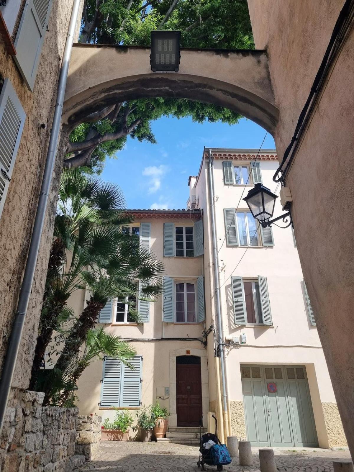 06An - Beautiful Apartment In The Heart Of Old Antibes Exterior photo