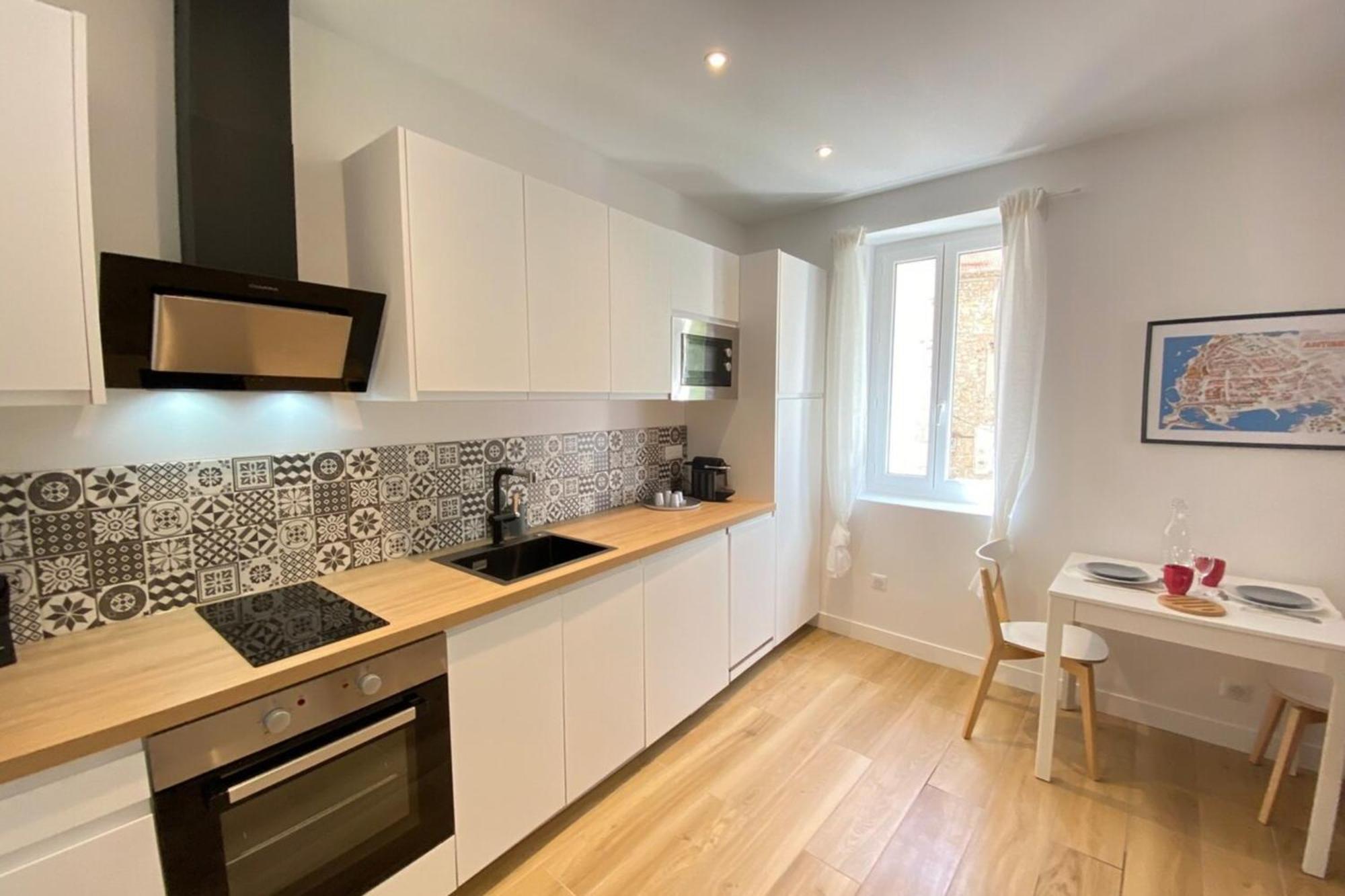06An - Beautiful Apartment In The Heart Of Old Antibes Exterior photo